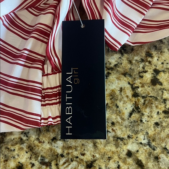 New - Habitual Jagger Ruched Sleeves Top - Picture 4 of 5